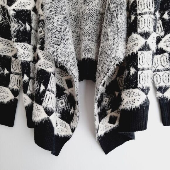 BESCA Wool Blend Fuzzy Open Front Cardigan Sweater B&W Tribal Geo Pattern Sz L - Picture 4 of 16